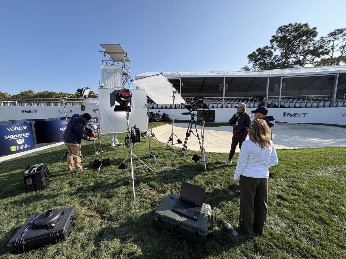 Outdoor teleprompter setup for a political rally